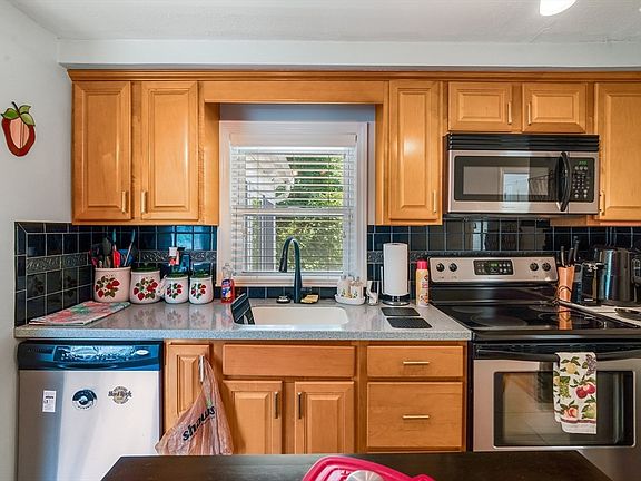 4th image of 65 Fowler St