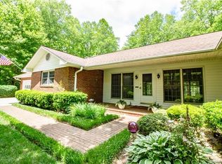 1911 Country Club Rd, Hendersonville, NC 28739