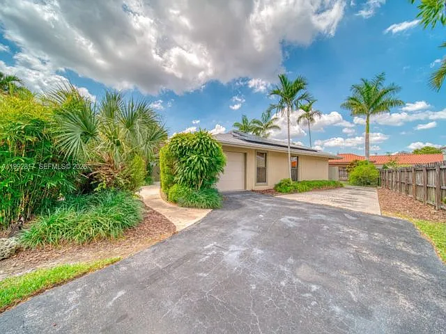 7320 SW 100th Ct — Photo 3