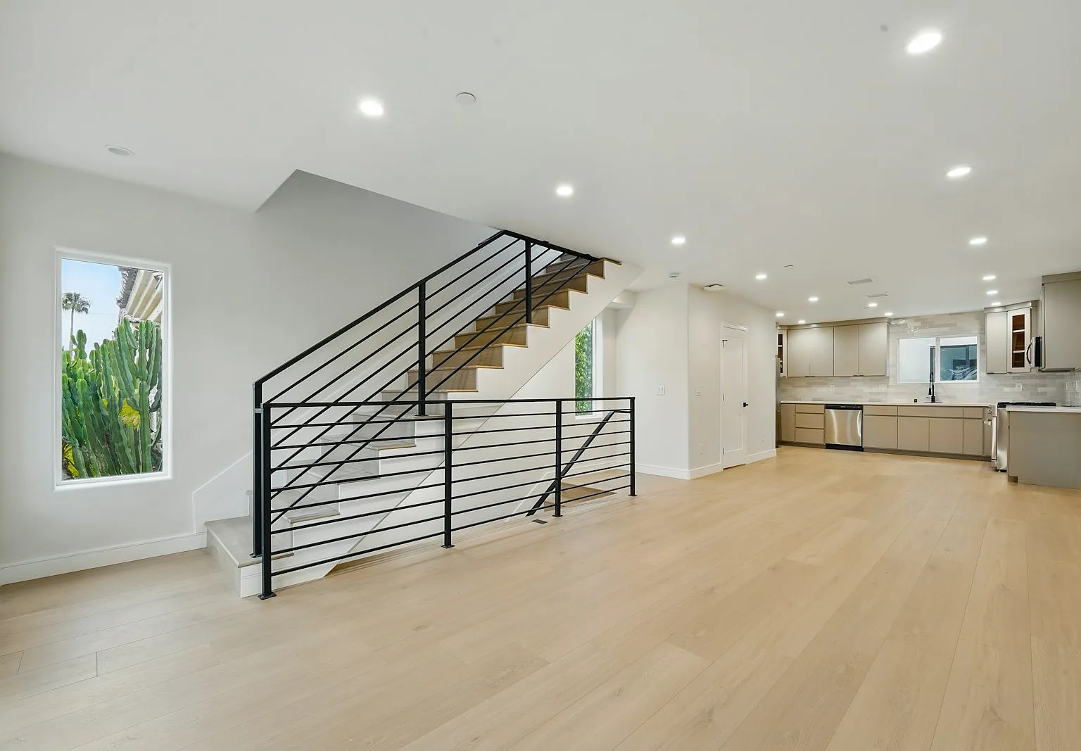 8234 Blackburn Avenue, Unit 8234 1/2 — Photo 3