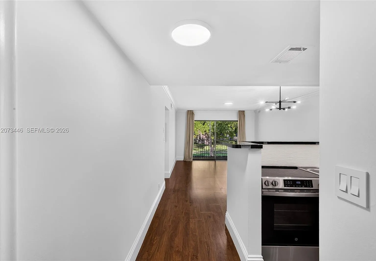 Regis House Condo — Photo 2