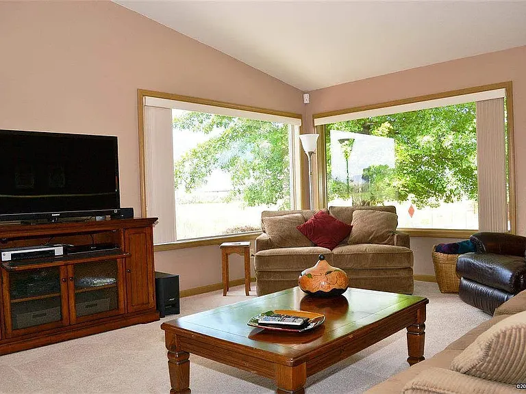 1635 Mackland Ave — Photo 2