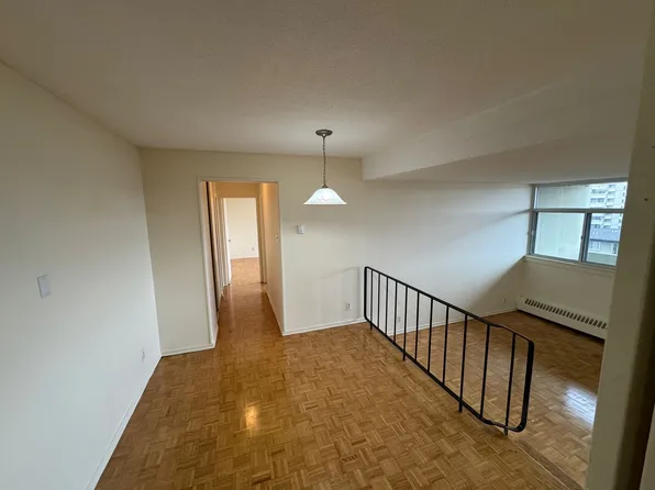 70 McEwen Ave, Ottawa, ON