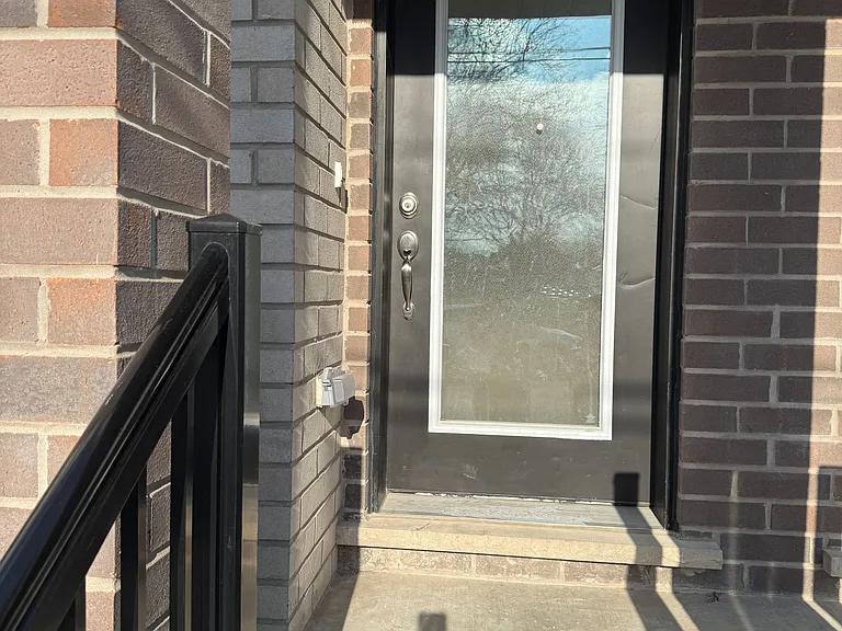 585 Colborne St E #404 — Photo 2