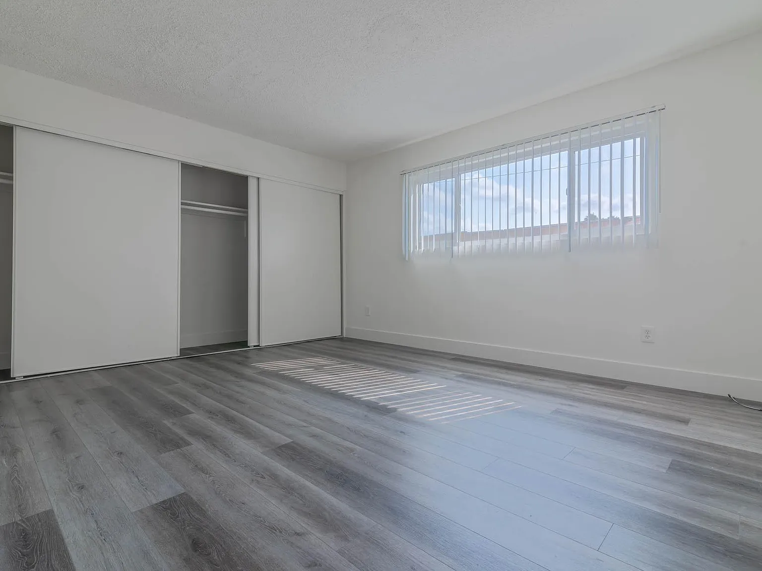 Roscoe Apartments — Photo 2