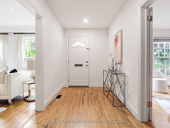 3rd image of 123 Lord Seaton Rd