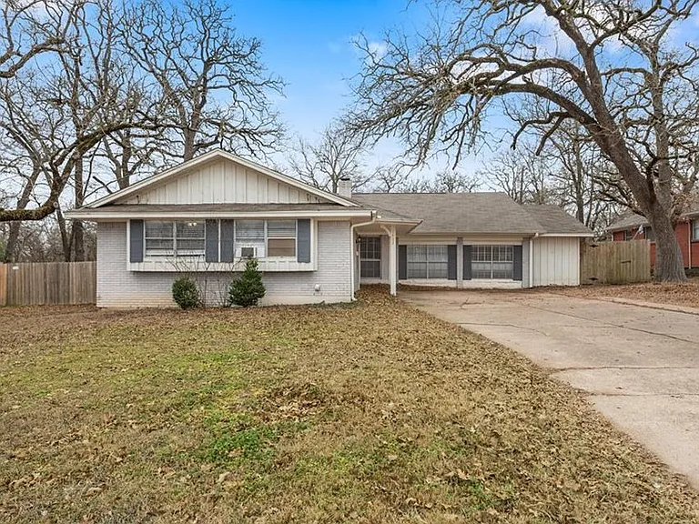 1402 Dominik Dr — Photo 19