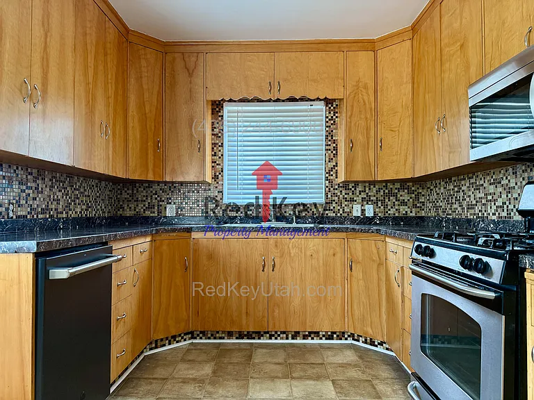S Main St Duplex — Photo 8