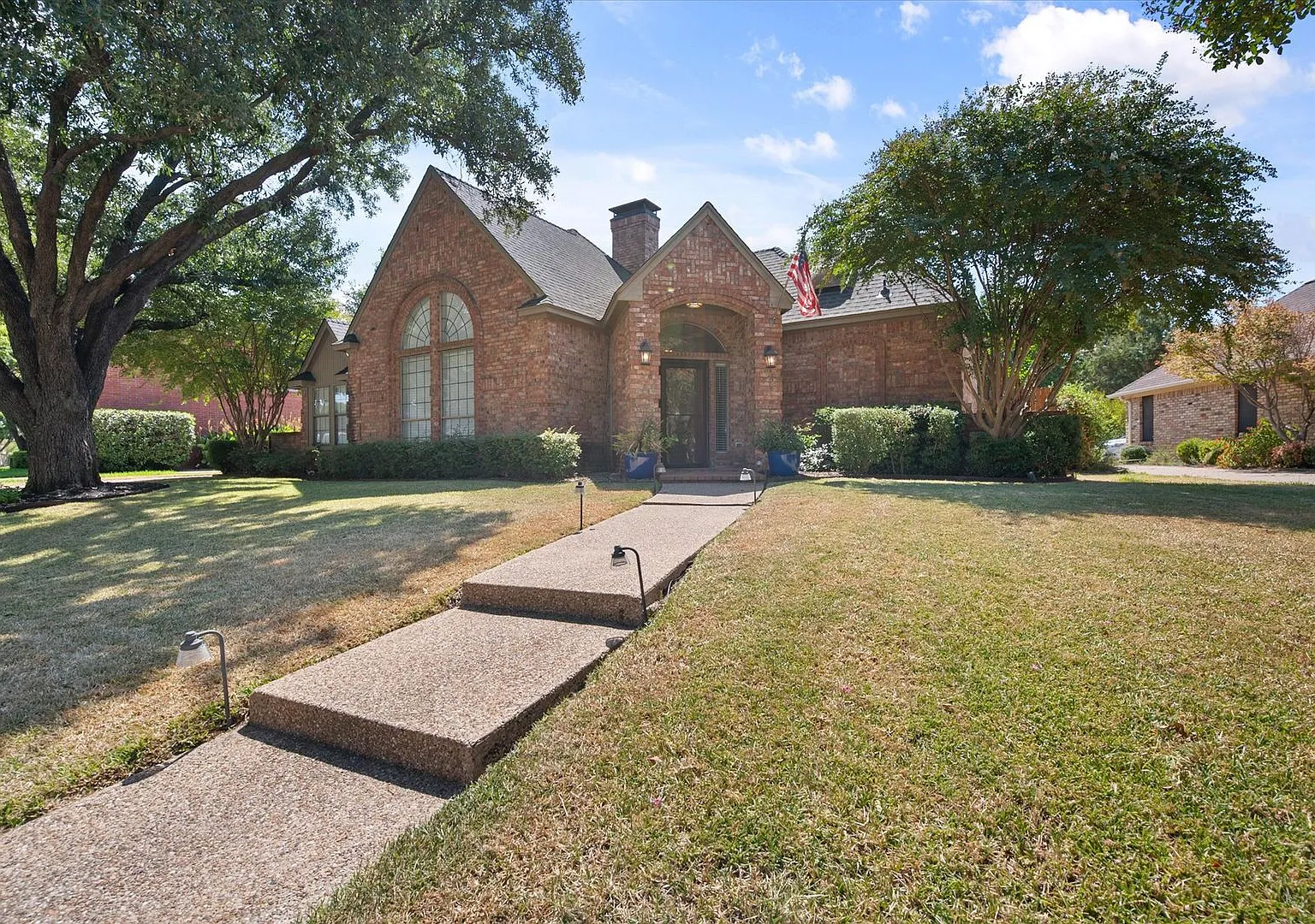 Gorgeous Grand Prairie Pool Home — Photo 1