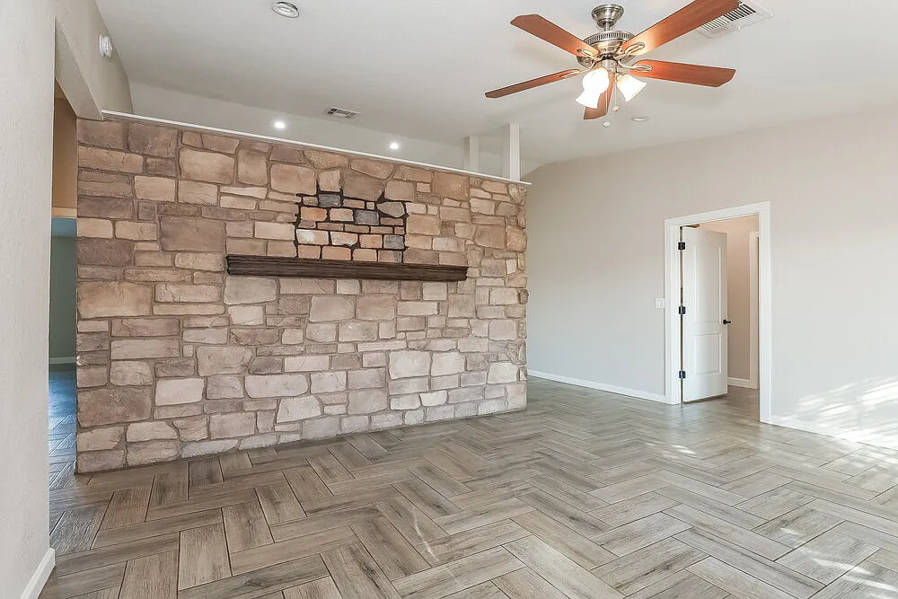 4 bed, 2.0 bath, 1708 sqft, $2,020 — Photo 4