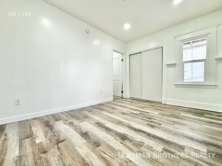1518 W 11th Pl #1/2 — Photo 13