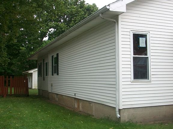 3rd image of 110 N Pearl St