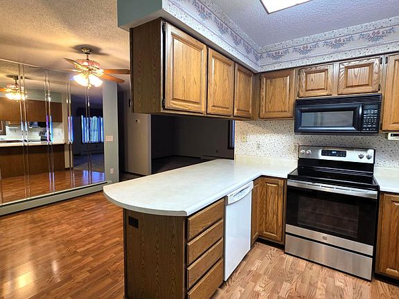 3rd image of 1074 Hilton Dr