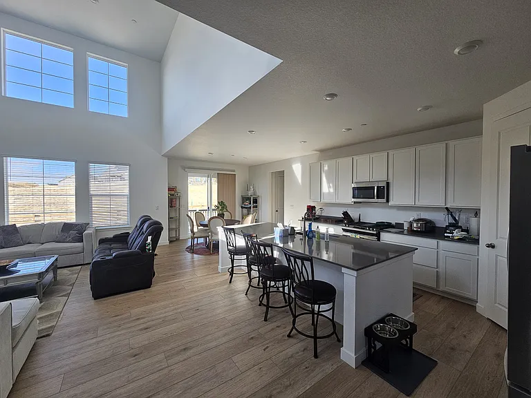 993 Sunrise Dr — Photo 4