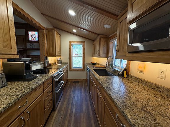 2nd image of 23935 Hilltop Rd