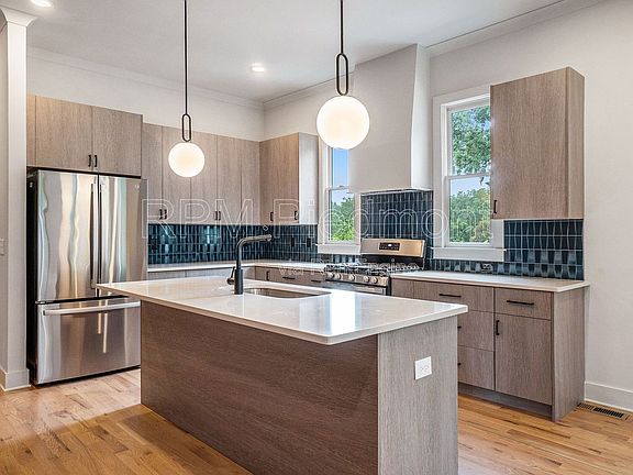 3rd image of 1081 Hill St SE #B