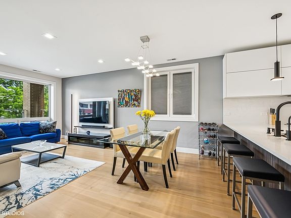 3rd image of 2149 W Belmont Ave #2E