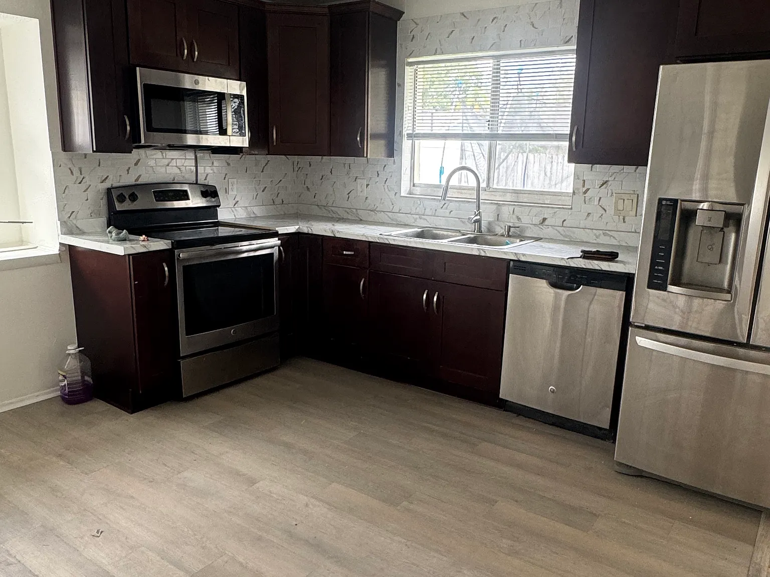 3 bed, 1716 sqft, $3,250 — Photo 4