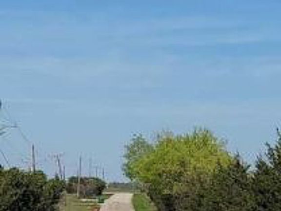 Exterior Neighborhood (street photo)