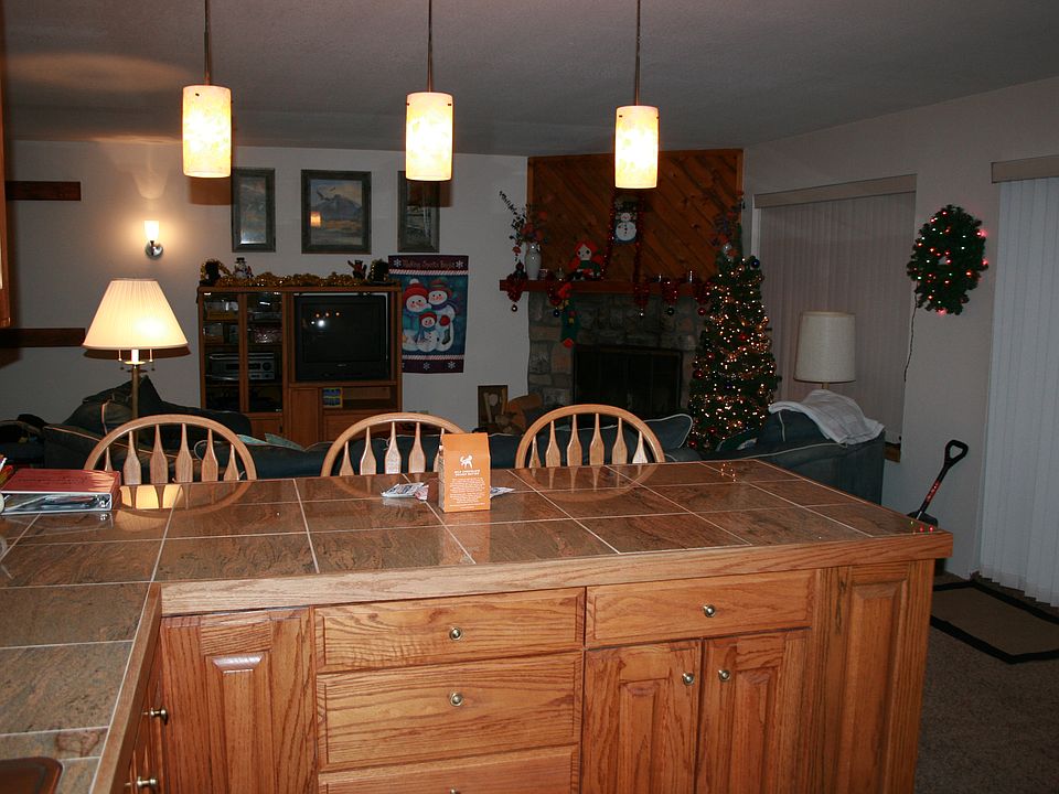 Breakfast bar for four people.