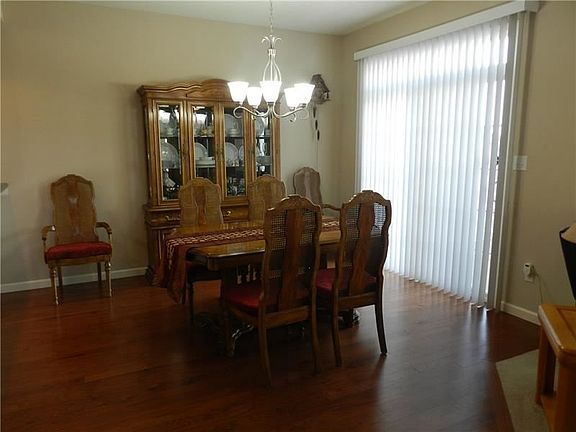 5th image of 923 Jefferson Blvd