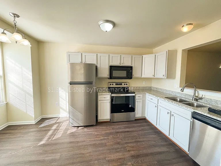 1921 Shady Oak Dr — Photo 5
