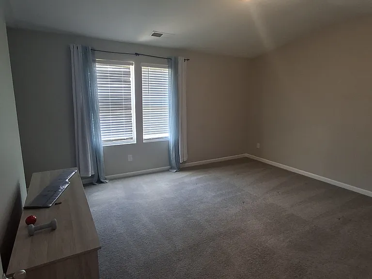 2137 Belmont Cir — Photo 18