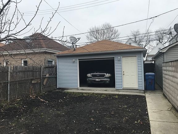 3rd image of 2531 S Whipple St