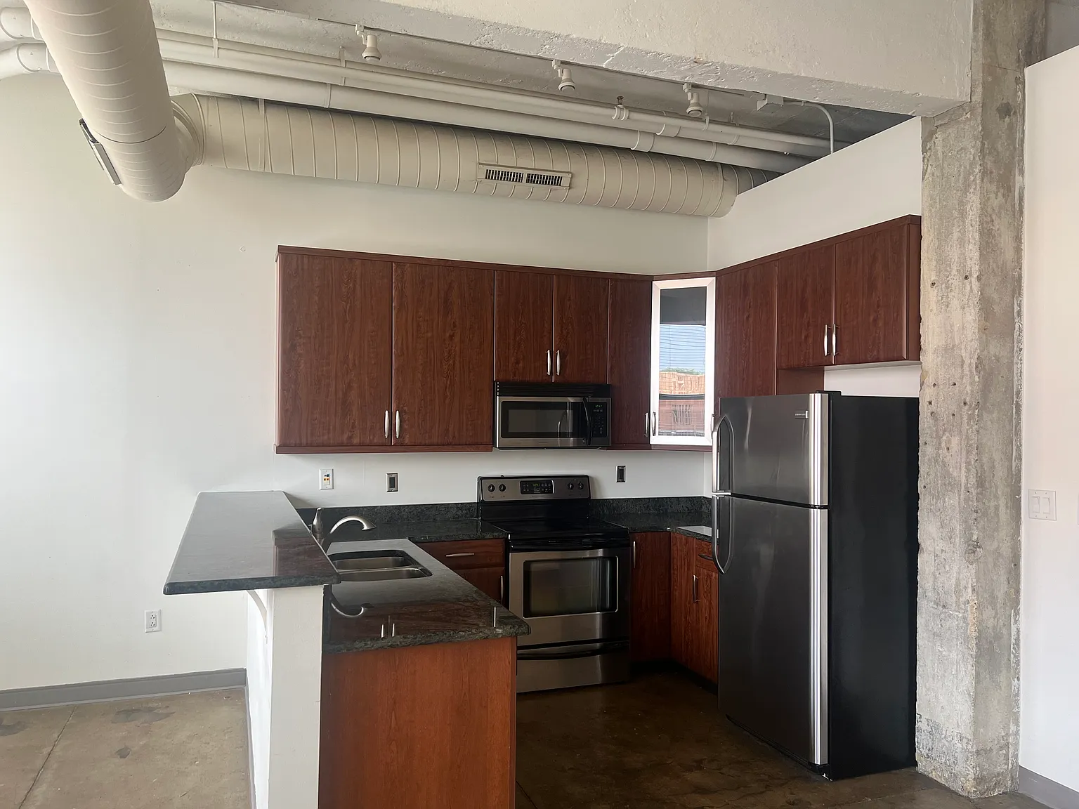 1 bed, 792 sqft, $1,375 — Photo 2