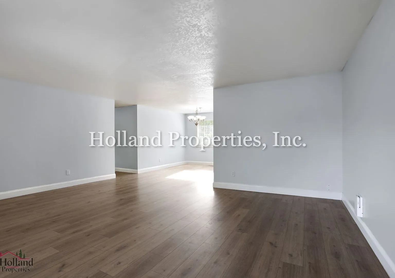 Stylish 3-Bedroom Hillsboro Home with A/C, Patio & Community Pool — Photo 3