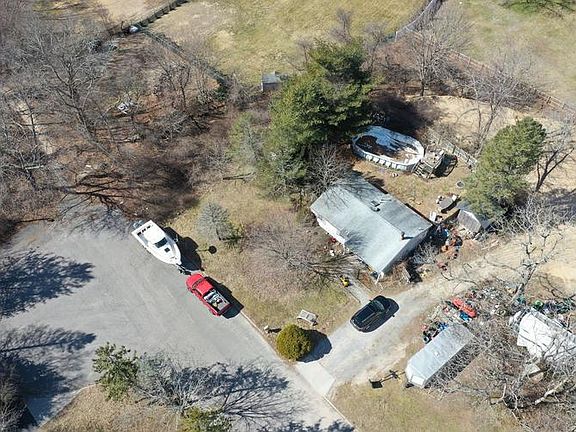 3rd image of 71 Dongan Blvd