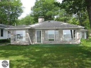44 N Huron Rd, Au Gres, MI 48703