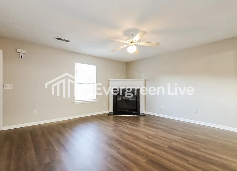 358 Coral Cir — Photo 2