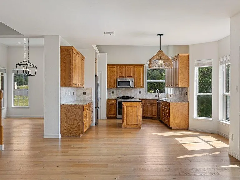 17133 Majestic Ridge Rd — Photo 9