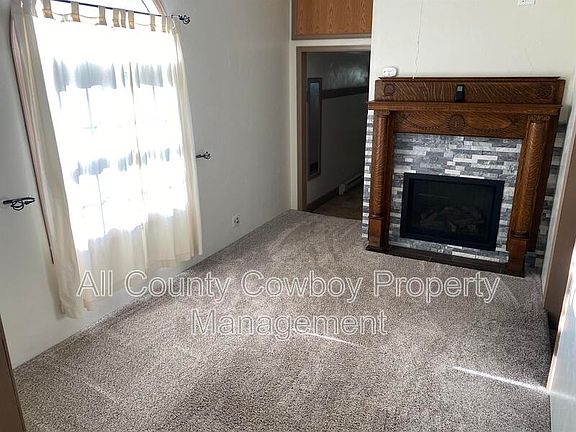 4th image of 358 W Grand Ave