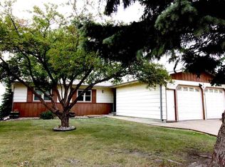 1414 10th St SW, Minot, ND 58701