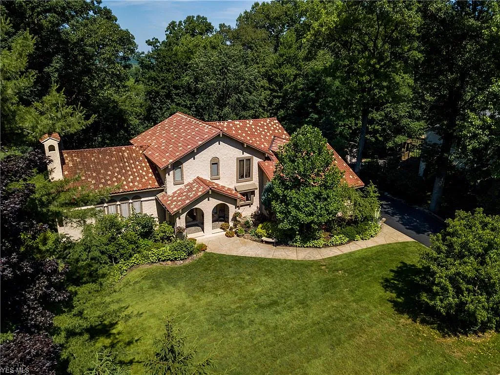 610 Shadowood Ln SE photo 1