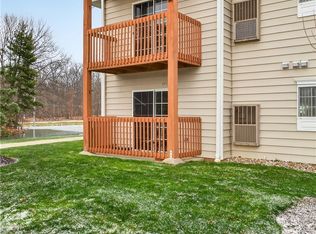 10373 Glenway Dr APT 202, Twinsburg, OH 44087