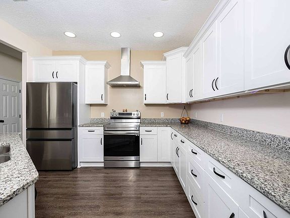 4th image of 209 NW Indian Springs Dr