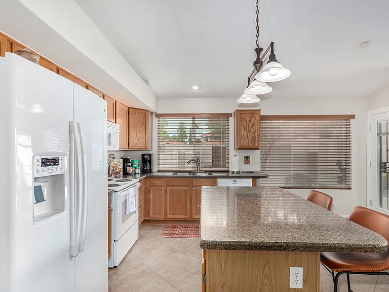 7724 W Topeka Dr — Photo 15