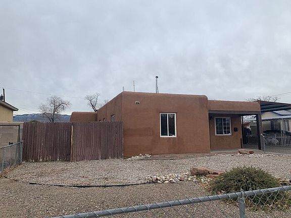 3rd image of 2626 Graceland Dr NE