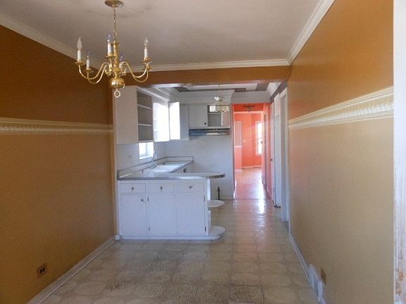 3rd image of 5942 W Diversey Ave
