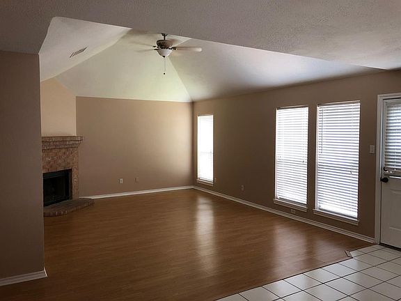 2nd image of 938 Meadow Cir S