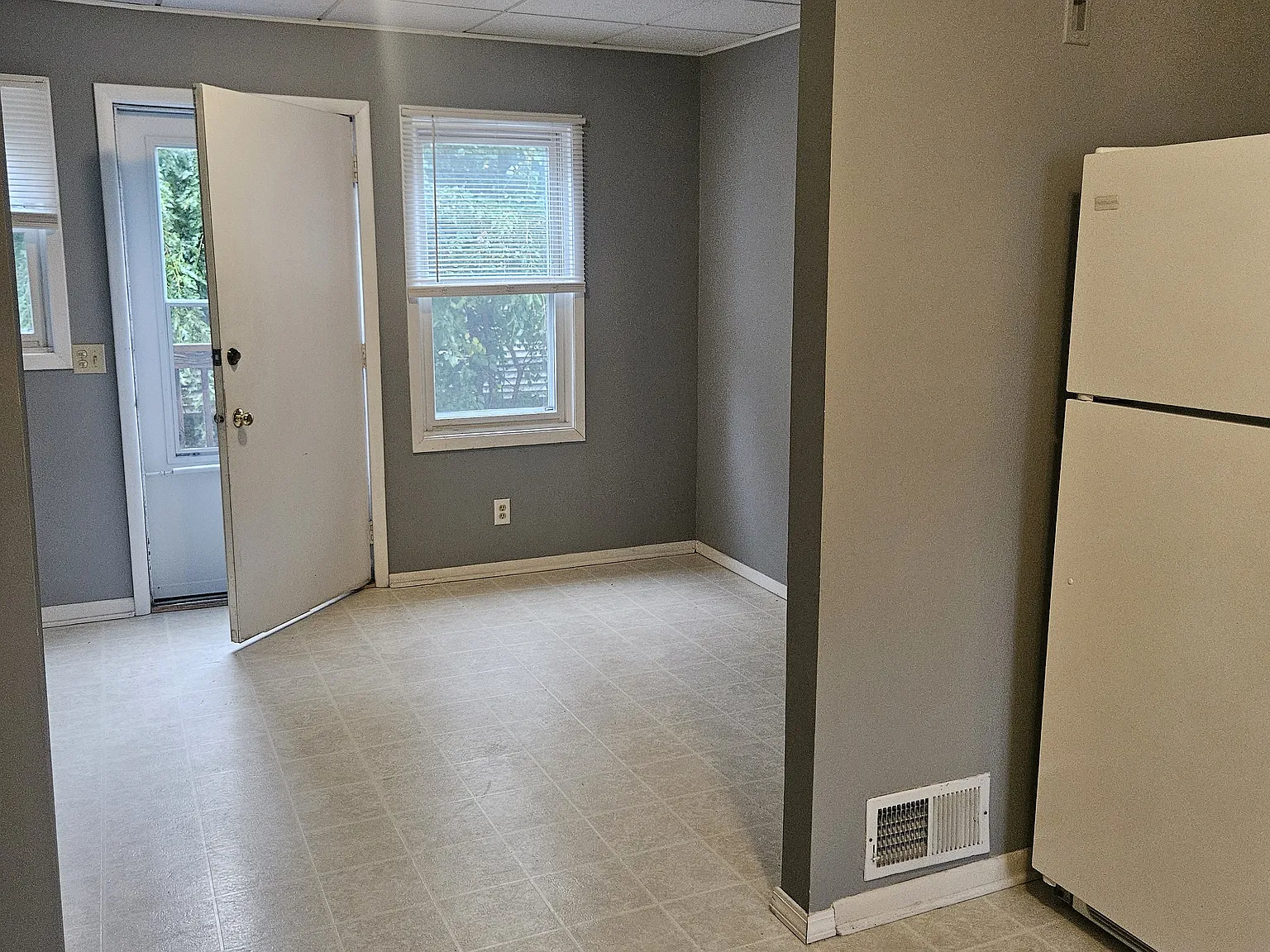 3 bed, 1104 sqft, $2,000 — Photo 2