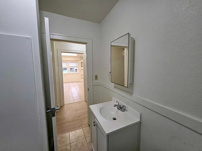 11380 Greenburg Apartments — Photo 19