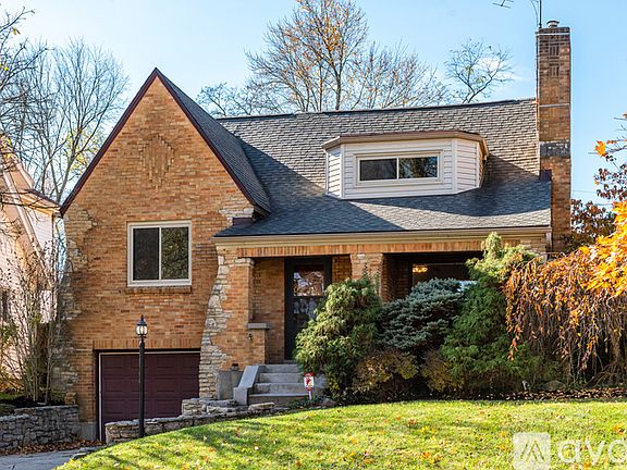 3rd image of 411 Cherry Dr