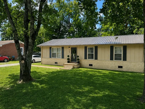 105 Vaughn St, Waynesboro, TN 38485