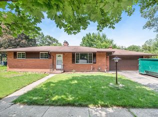 Swanee Beach Dr, Fenton, MI 48430