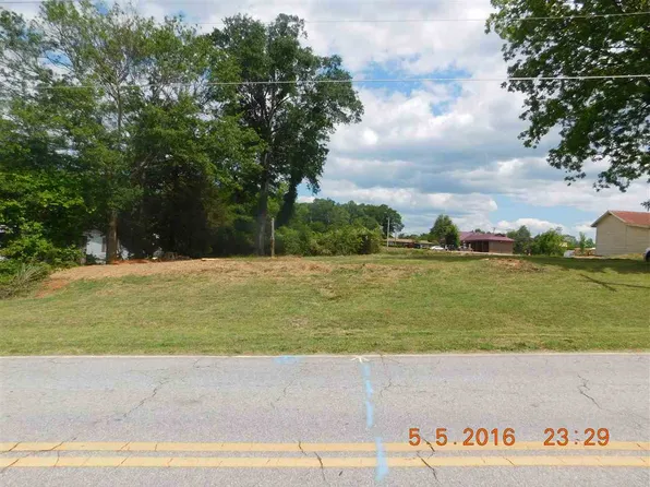 702 W South Broad St, Walhalla, SC 29691