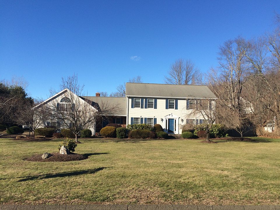 Large Neighborhood Colonial